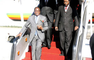 mugabe-getting-off-air-zimbabwe-plane-590